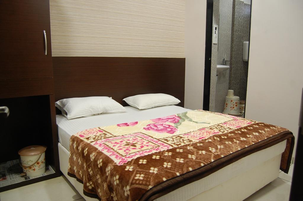 Hotel Poonam Palace Ujjain Rom bilde