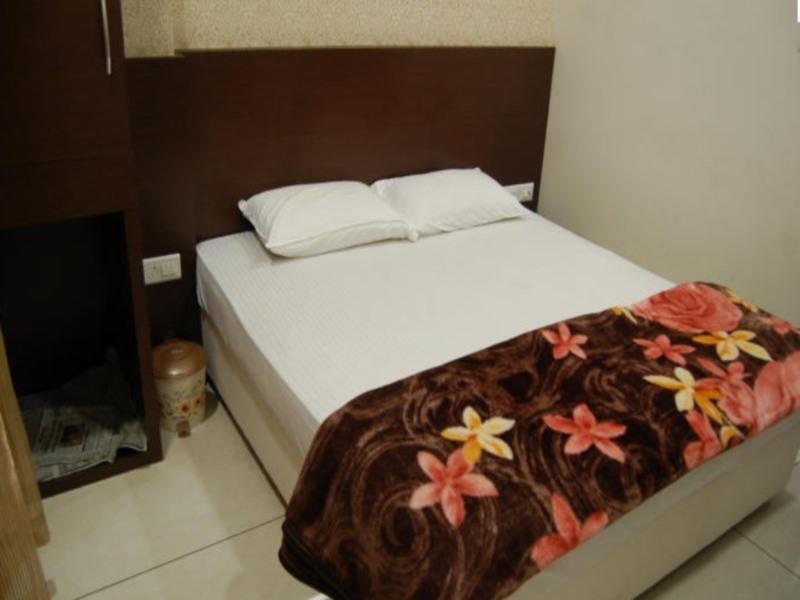 Hotel Poonam Palace Ujjain Eksteriør bilde