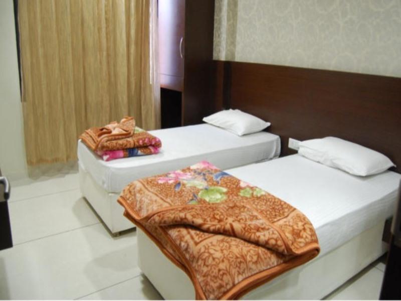 Hotel Poonam Palace Ujjain Eksteriør bilde