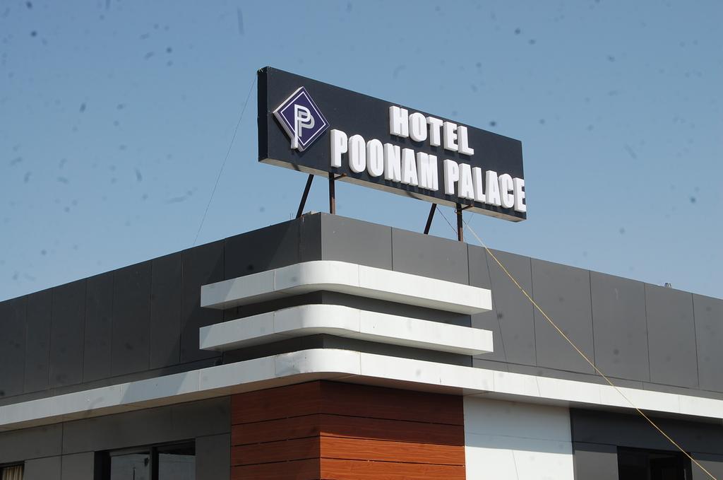 Hotel Poonam Palace Ujjain Eksteriør bilde