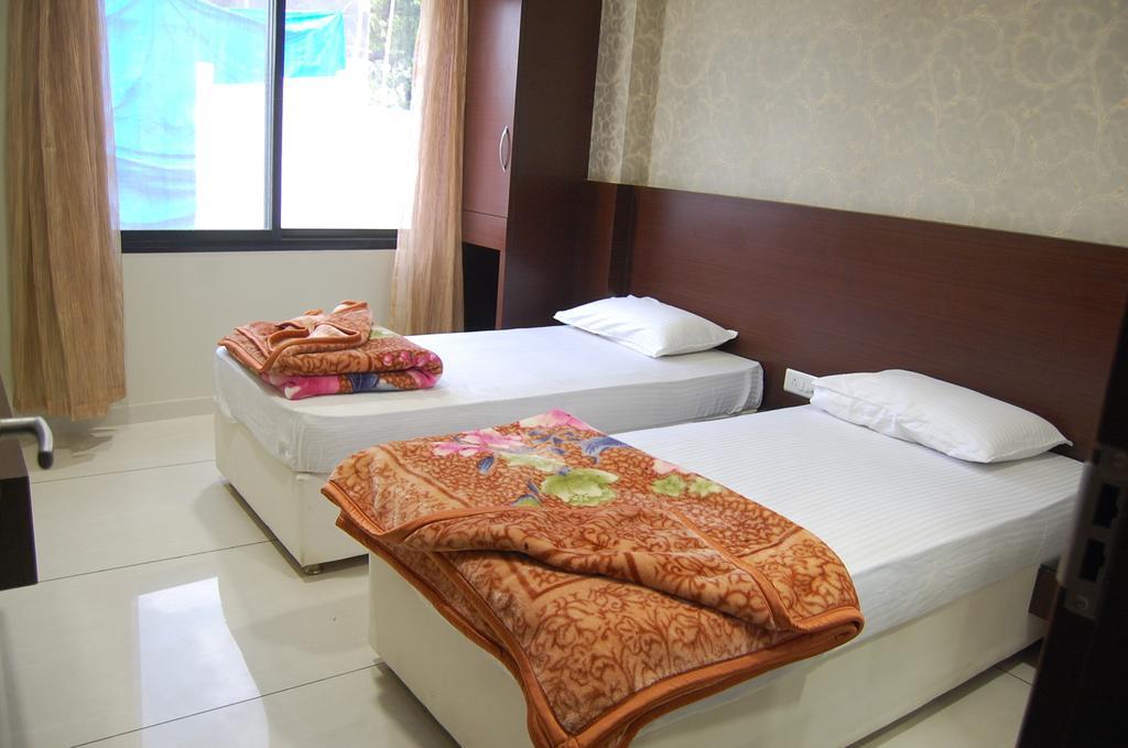 Hotel Poonam Palace Ujjain Eksteriør bilde