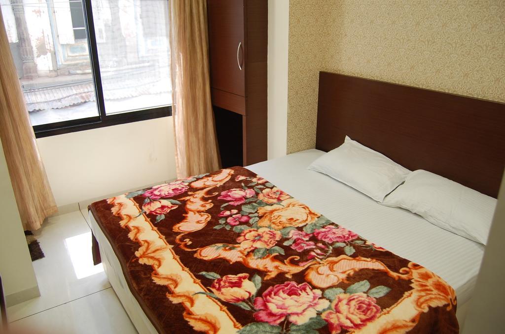 Hotel Poonam Palace Ujjain Eksteriør bilde